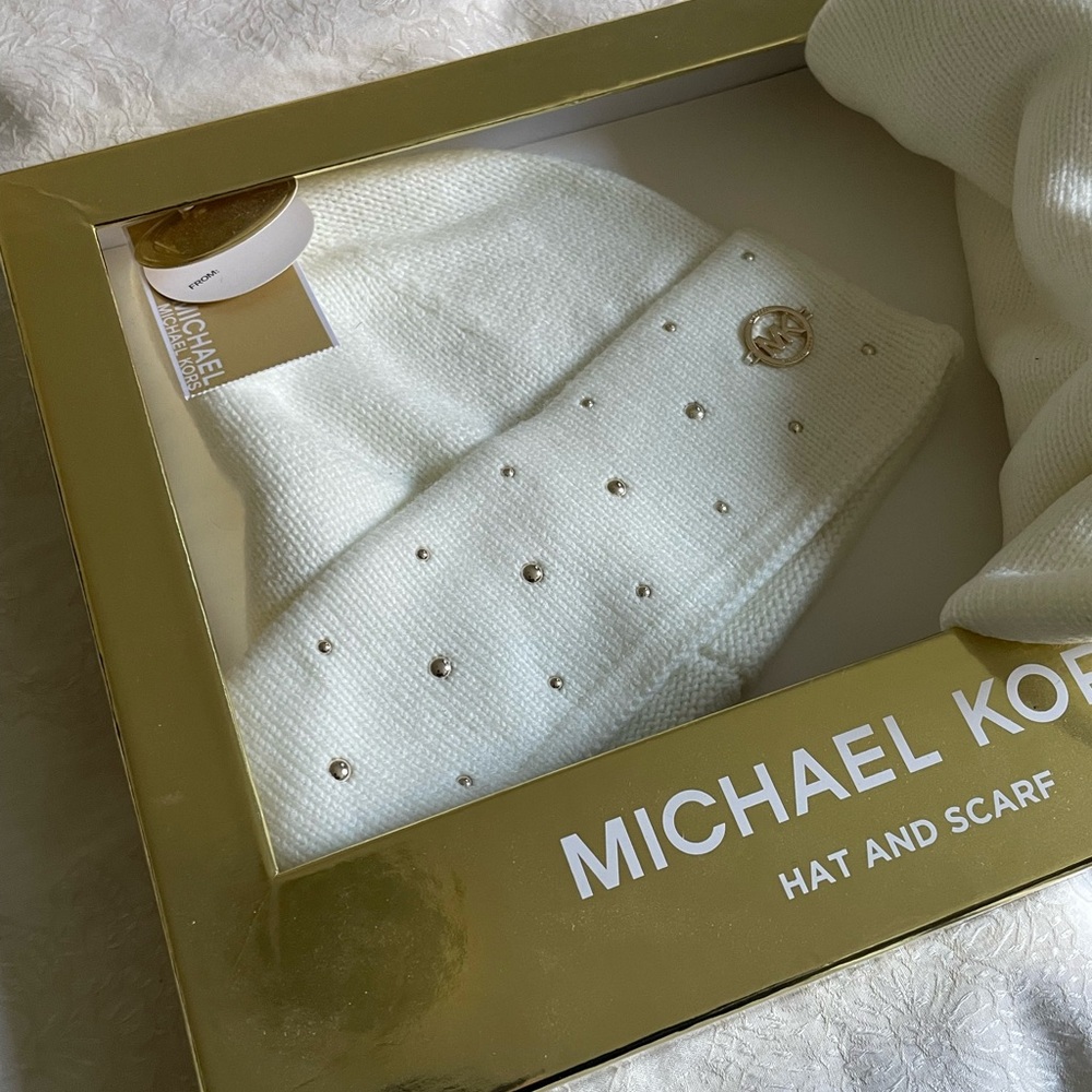 Michael Kors MK Women’s Beanie Hat Scarf Gift Set - Picture 2 of 2